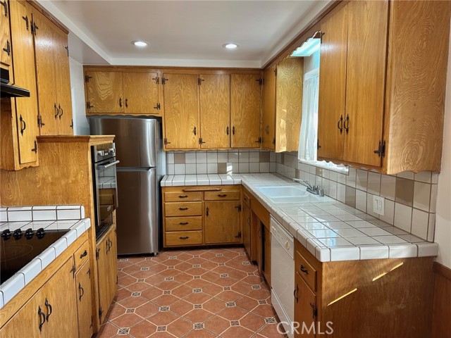 Detail Gallery Image 7 of 31 For 16817 San Fernando Mission, Granada Hills,  CA 91344 - 3 Beds | 2 Baths