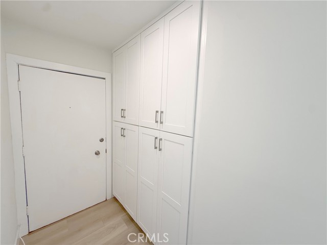 919 E Acacia Avenue, Glendale CA: https://media.crmls.org/medias/7f47b521-d906-4c3c-bd79-91eedcb494c1.jpg