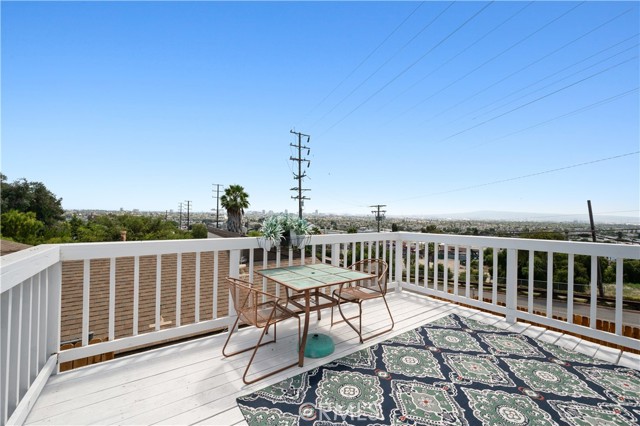 Detail Gallery Image 1 of 1 For 1600 Crescent Heights St, Signal Hill,  CA 90755 - 4 Beds | 2/1 Baths