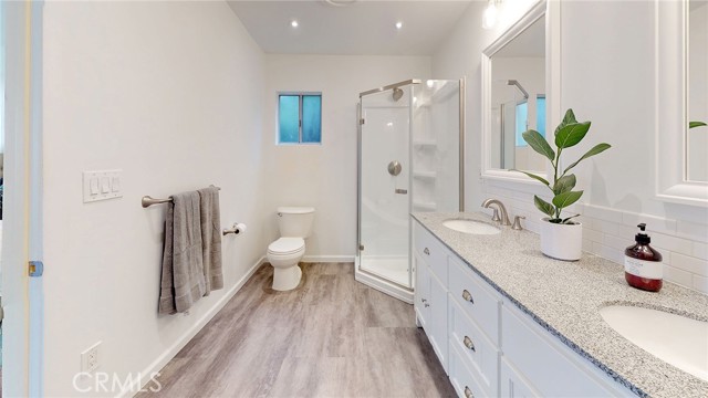 Granite Counter & Dual Sinks
