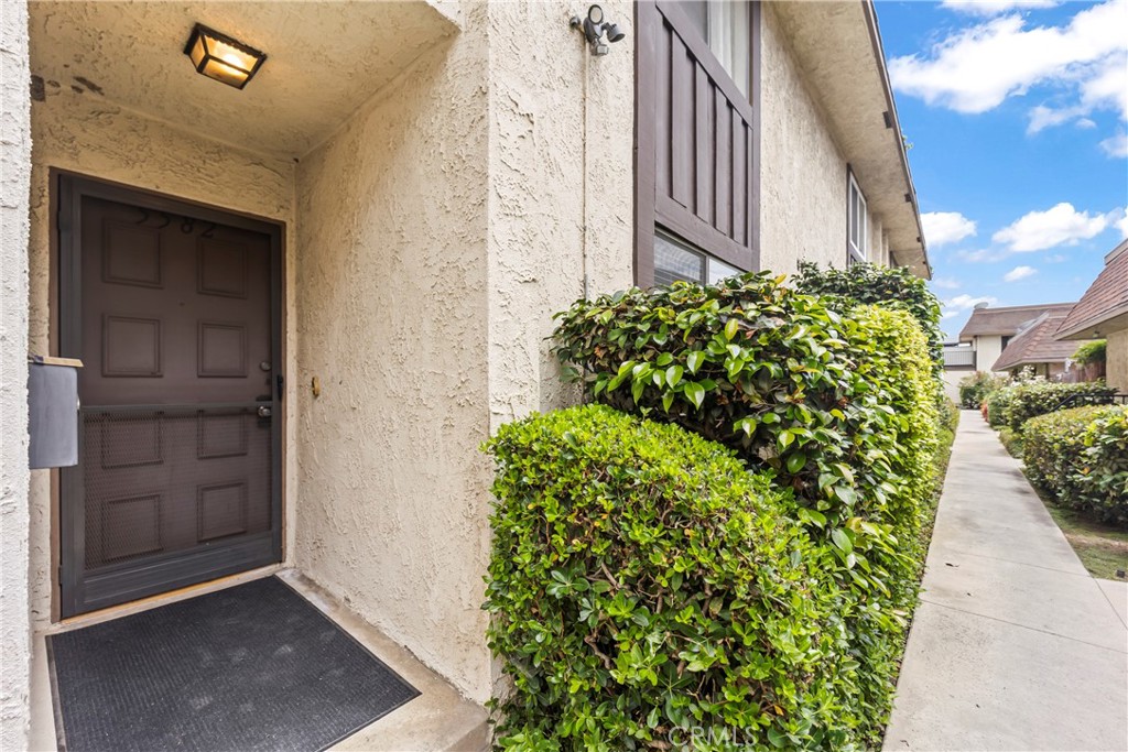 5582 Temple City Blvd