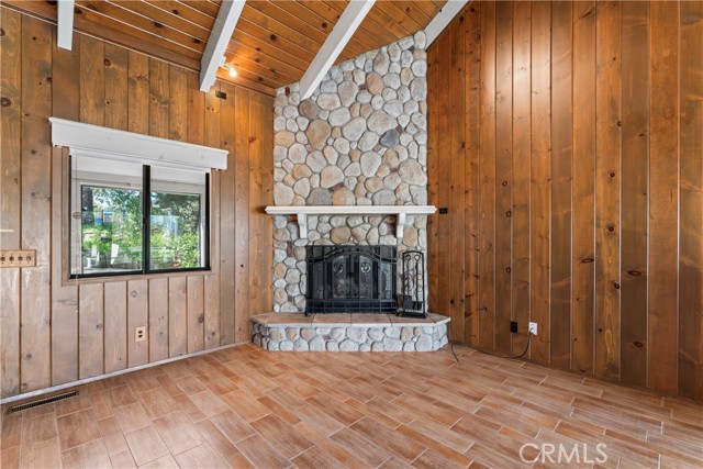 Detail Gallery Image 9 of 41 For 1343 Golden Rule Ln, Lake Arrowhead,  CA 92352 - 3 Beds | 2/1 Baths