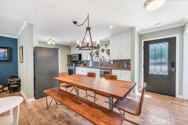 1555 Alexander Street photo 5