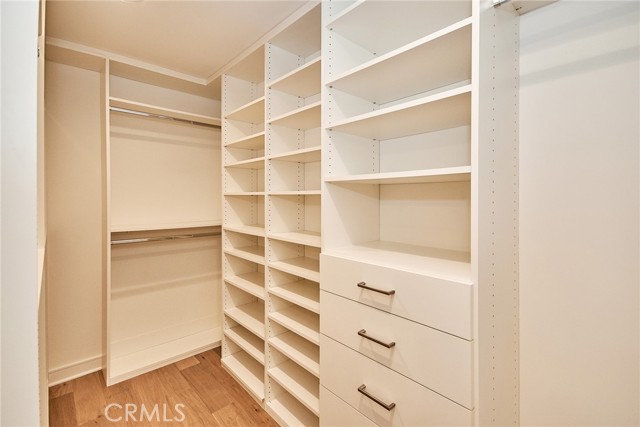 1050 N Joels Place, Los Angeles CA: https://media.crmls.org/medias/7f4a588b-b934-4545-ae56-ffd11ddd39dc.jpg