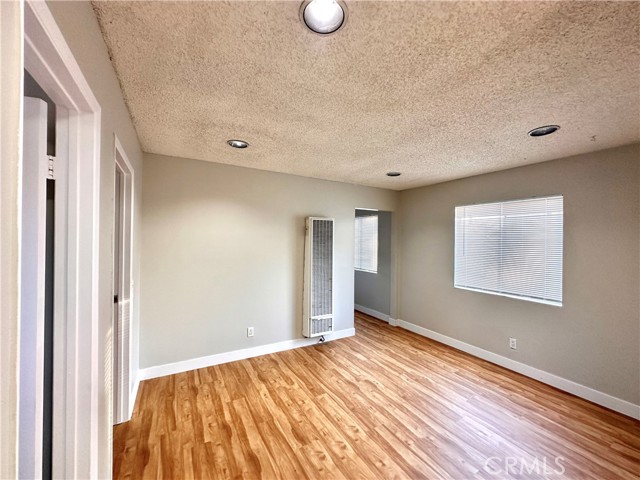 Detail Gallery Image 14 of 17 For 6461 Foster Bridge Bld, Bell Gardens,  CA 90201 - 4 Beds | 2 Baths