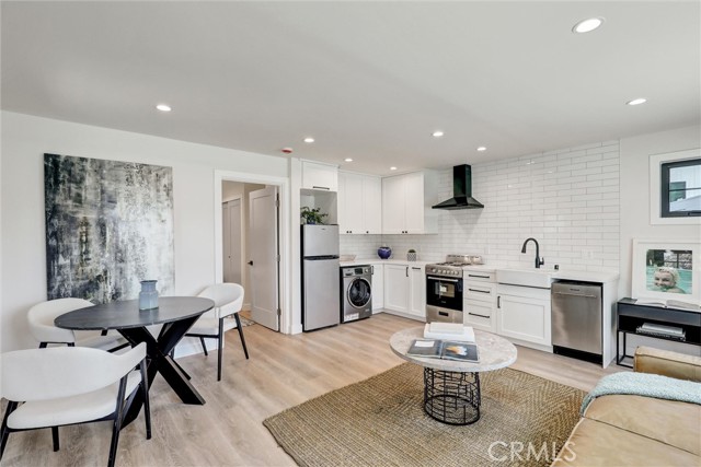 Detail Gallery Image 34 of 39 For 6451 Firebrand St, Los Angeles,  CA 90045 - 4 Beds | 3/1 Baths