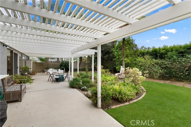 Detail Gallery Image 10 of 37 For 9412 Hingham, Huntington Beach,  CA 92646 - 5 Beds | 3 Baths