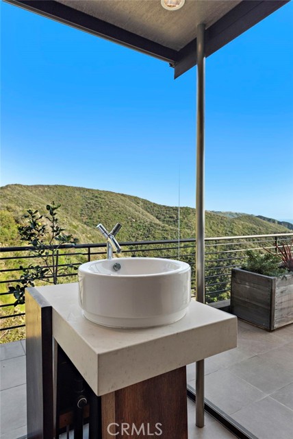 Detail Gallery Image 21 of 49 For 591 Balboa Ave, Laguna Beach,  CA 92651 - 4 Beds | 4/1 Baths