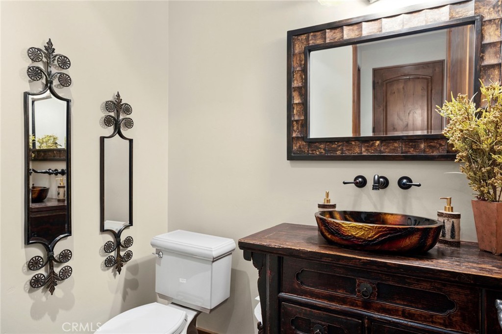 https://media.crmls.org/medias/7f4d38bb-e20f-4e47-aaef-8abb773bdac9.jpg?preset=X-Large