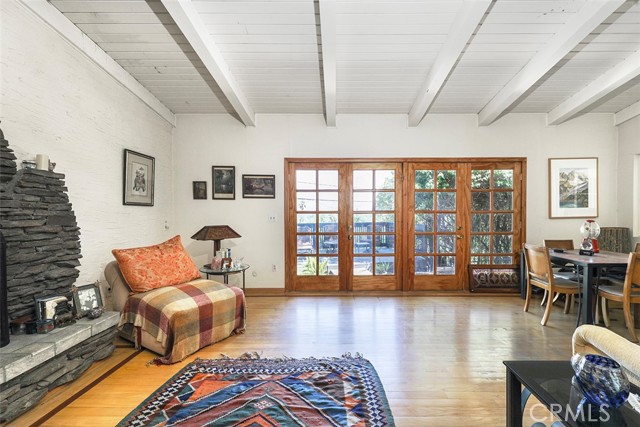 22526 Cass Avenue, Woodland Hills CA: https://media.crmls.org/medias/7f4dea13-0a46-4a13-8098-50b63a25c555.jpg