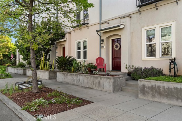 Detail Gallery Image 3 of 41 For 2227 Hutchinson St, Chico,  CA 95928 - 3 Beds | 2/1 Baths