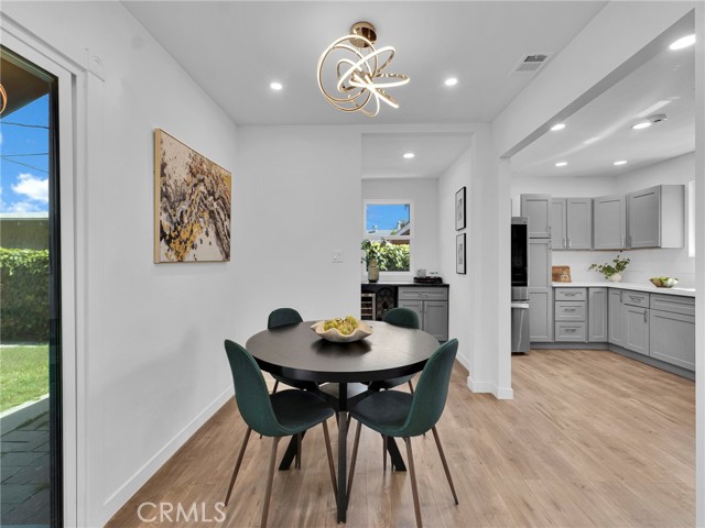 Detail Gallery Image 8 of 22 For 10050 Gloria Ave, Granada Hills,  CA 91343 - 3 Beds | 2/1 Baths