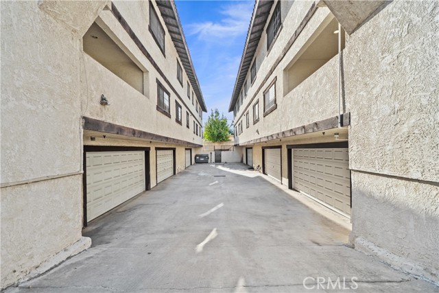 215 N Maple Avenue, Montebello CA: https://media.crmls.org/medias/7f4f341f-e447-45ce-9c92-13fd1879cdad.jpg