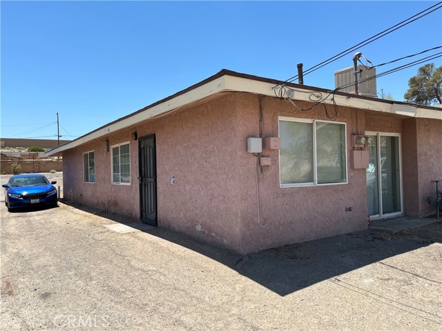 255 W Grace Street, Barstow CA: https://media.crmls.org/medias/7f4fa5cd-89cc-4f82-827a-3c9d9c272166.jpg