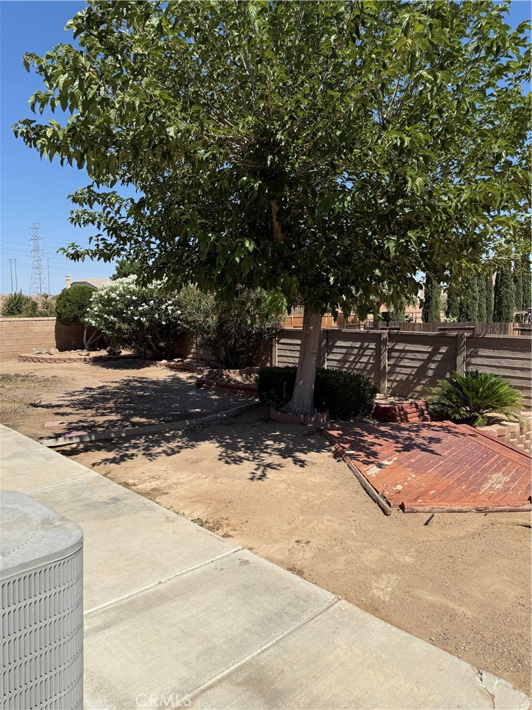 https://media.crmls.org/medias/7f4fb682-bdf7-4bb3-aa28-34bdd775b520.jpg?preset=X-Large
