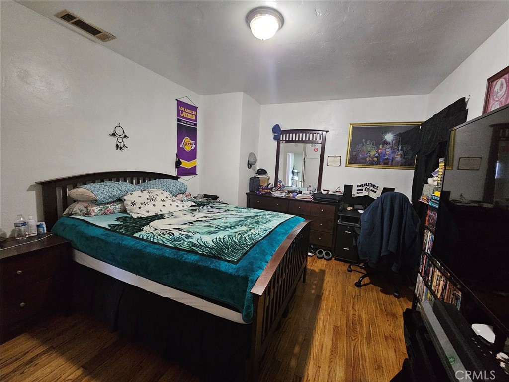 https://media.crmls.org/medias/7f50670c-796b-455e-b883-3876e041ee24.jpg?preset=X-Large