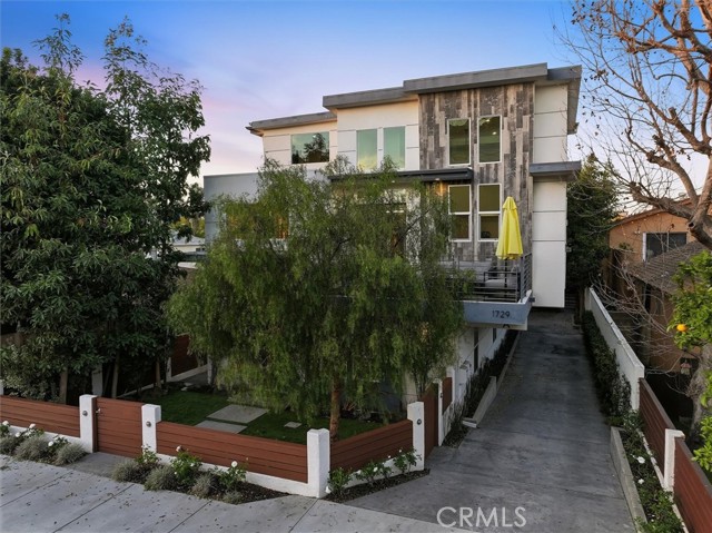 Detail Gallery Image 44 of 49 For 1729 Harriman Ln a,  Redondo Beach,  CA 90278 - 4 Beds | 3/1 Baths