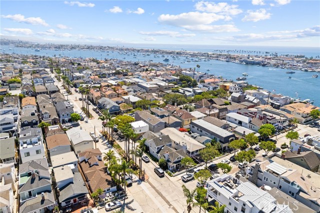 124 Garnet Avenue, Newport Beach CA: https://media.crmls.org/medias/7f51eaf8-9559-4575-82e6-a2fc0ec53123.jpg