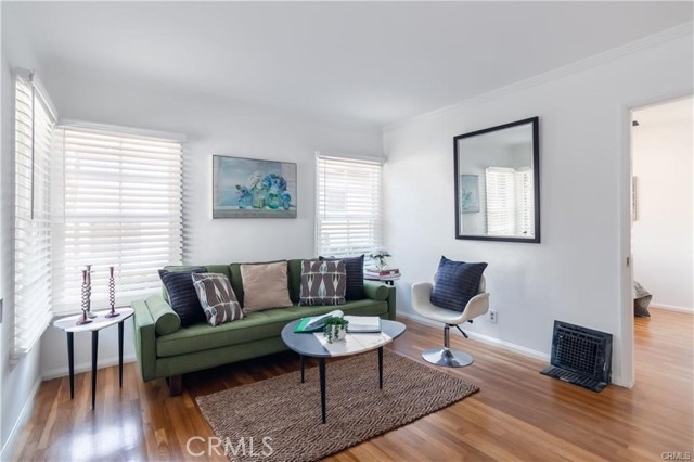 Detail Gallery Image 3 of 13 For 4266 Troost, Studio City,  CA 91604 - 1 Beds | 1 Baths