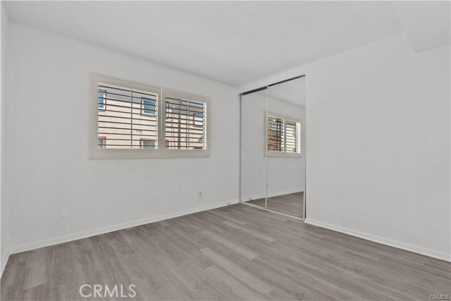 Image 2 of 28 For 5349 Newcastle Avenue 18