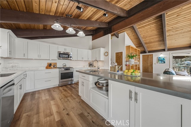 Detail Gallery Image 6 of 61 For 10165 Lakeshore, Clearlake,  CA 95422 - 4 Beds | 3 Baths