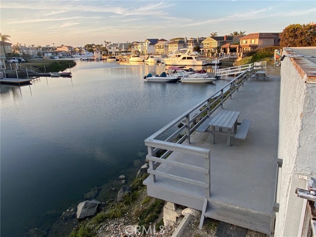 17072 Pacific Coast Highway, Huntington Beach CA: https://media.crmls.org/medias/7f531ad0-9245-4828-adfe-cc7e890ab60a.jpg