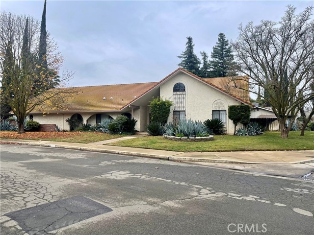 Detail Gallery Image 2 of 31 For 2817 Greenfield Dr, Merced,  CA 95340 - 4 Beds | 2/2 Baths