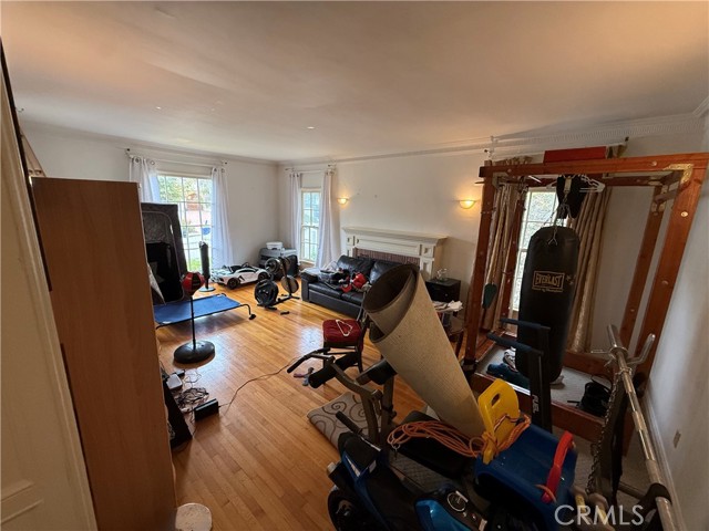 1536 Malcolm Avenue, Los Angeles CA: https://media.crmls.org/medias/7f540062-6a63-4356-bd1c-7c3f35319f28.jpg