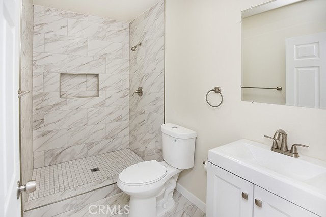 10709 Sherman Place, Sun Valley CA: https://media.crmls.org/medias/7f5412c4-a109-44d2-b8d7-e555df9363ee.jpg