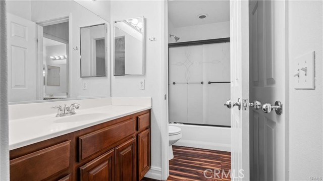 Image 46 of 65 For 13726 Kiwi Avenue