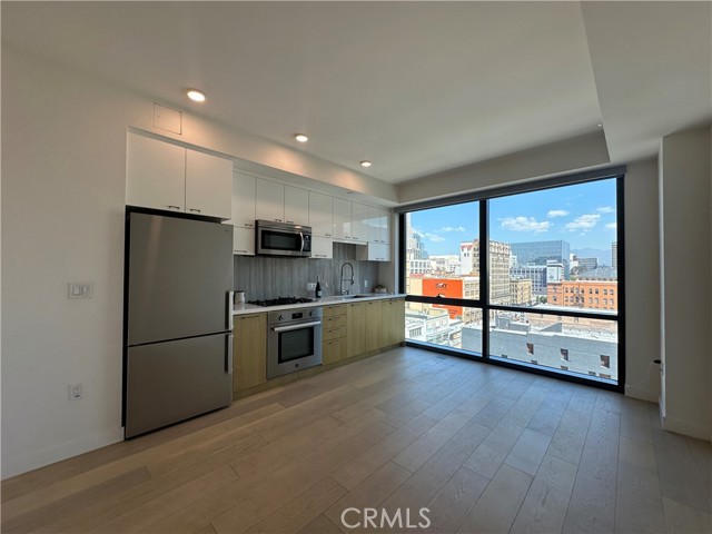 Detail Gallery Image 2 of 14 For 400 S Broadway #1004,  Los Angeles,  CA 90013 - 1 Beds | 1 Baths