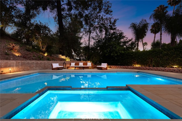 4885 Winnetka Avenue, Woodland Hills CA: https://media.crmls.org/medias/7f54d9bb-e904-4e80-9201-b3fe4f5ef596.jpg