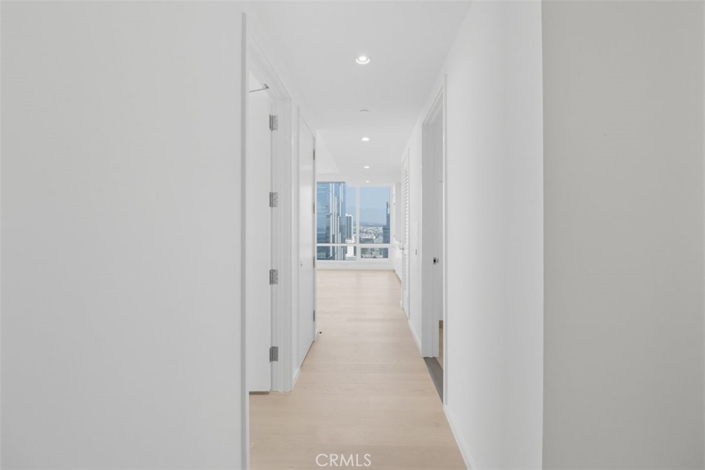https://media.crmls.org/medias/7f554eaa-6f5a-4379-8d75-1240e3b03ae4.jpg?preset=X-Large