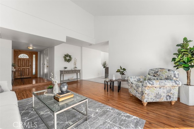 Detail Gallery Image 10 of 35 For 692 N Rancho Santiago Blvd, Orange,  CA 92869 - 5 Beds | 4 Baths