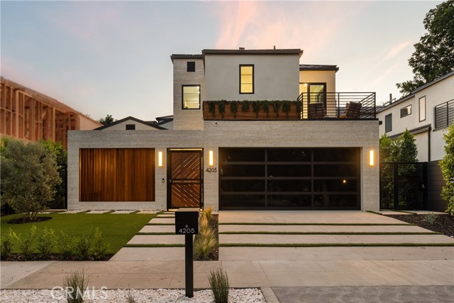 4205 Agnes Avenue, Studio City CA: https://media.crmls.org/medias/7f565b5e-bca3-4675-b44c-a9b9750e1d79.jpg