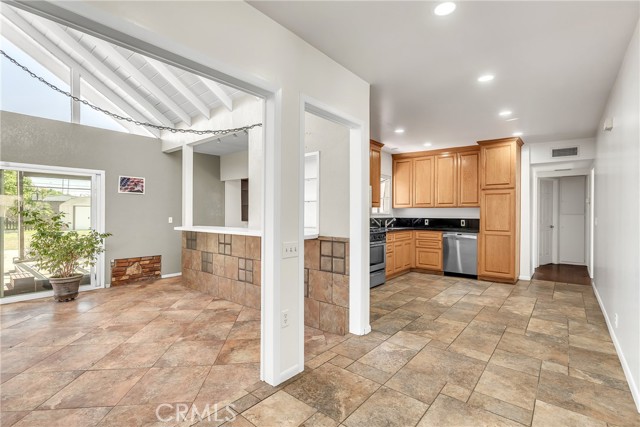 18414 East Benbow Street, Covina CA: https://media.crmls.org/medias/7f56698b-e530-40c1-b2ae-f34047d14d91.jpg