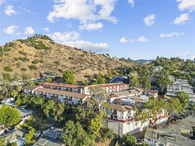 Detail Gallery Image 31 of 36 For 1523 E Windsor Rd 209a,  Glendale,  CA 91205 - 2 Beds | 1/1 Baths