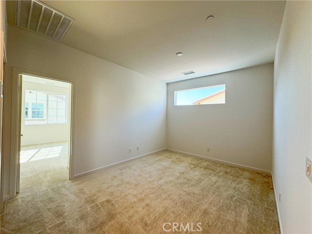 Detail Gallery Image 7 of 21 For 6985 Mallow Dr #2,  Fontana,  CA 92336 - 5 Beds | 4 Baths