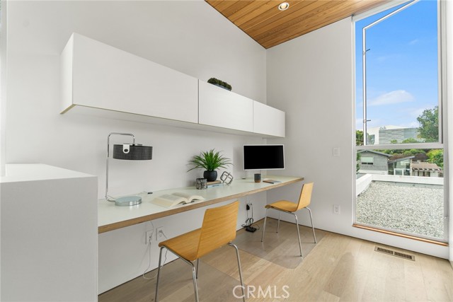 1357 Voorhees Avenue, Manhattan Beach CA: https://media.crmls.org/medias/7f5839b9-03c8-40c0-a29c-30ce3bda46db.jpg