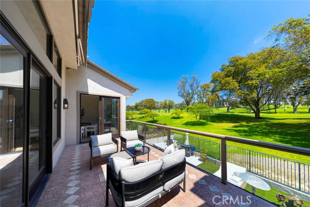 Detail Gallery Image 4 of 48 For 90 Ocean Vista, Newport Beach,  CA 92660 - 2 Beds | 2/1 Baths