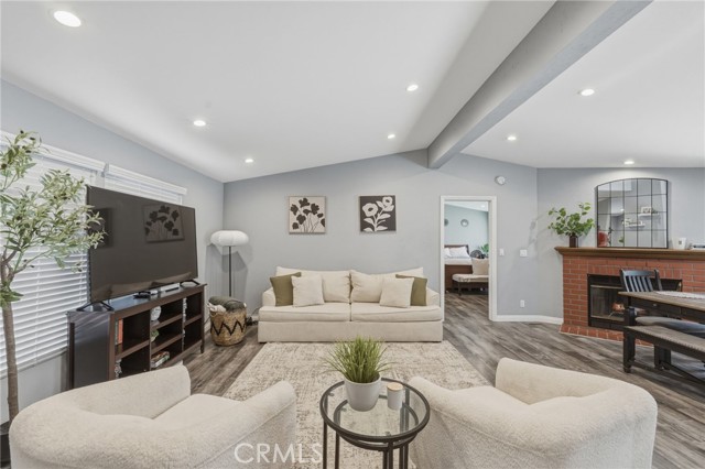 Detail Gallery Image 5 of 40 For 32015 Quartz, Castaic,  CA 91384 - 3 Beds | 2 Baths