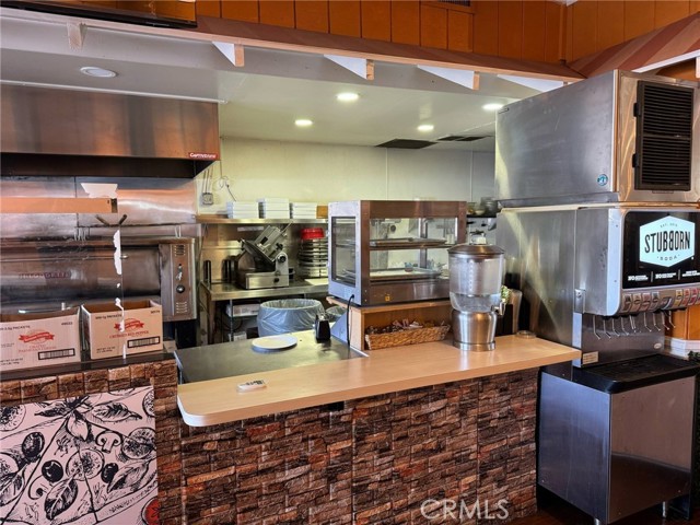 124 E Lincoln Ave, Orange CA: https://media.crmls.org/medias/7f5a0bc5-107c-4ed8-85c2-2ce11dfbf8a8.jpg