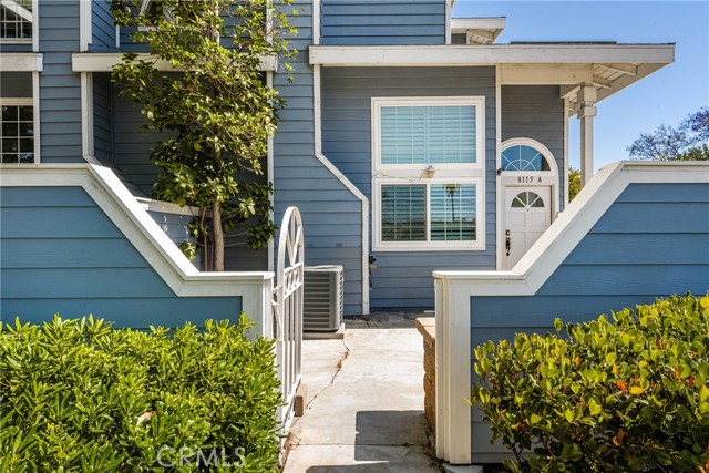8115 Surfline Drive, Huntington Beach CA: https://media.crmls.org/medias/7f5a62bb-758e-4c4f-8bda-87c767c232d9.jpg