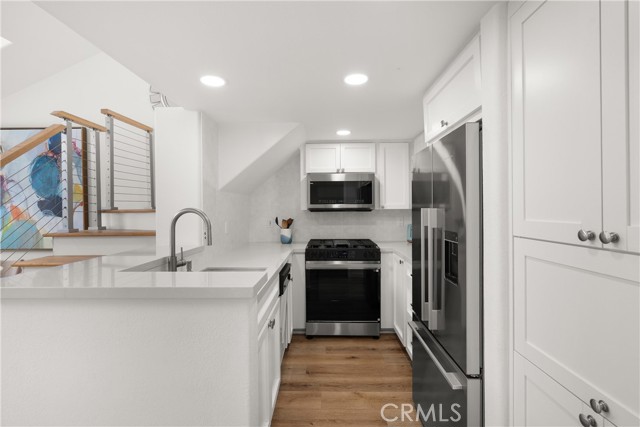 Detail Gallery Image 9 of 34 For 11 Bolivar St, Newport Beach,  CA 92663 - 2 Beds | 2 Baths