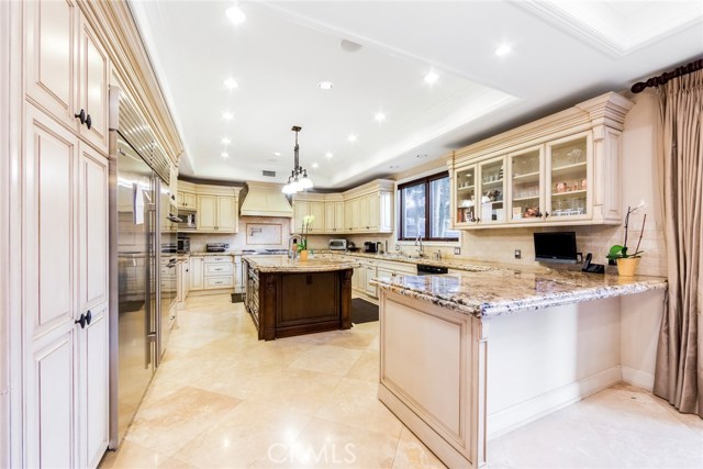 Detail Gallery Image 23 of 52 For 12530 Collins St, Valley Glen,  CA 91607 - 6 Beds | 5/1 Baths
