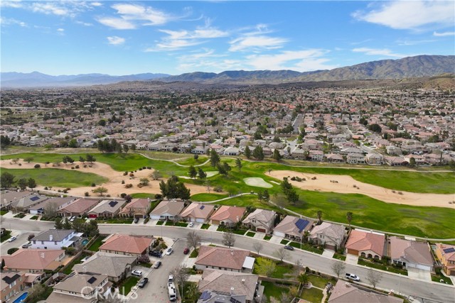 Detail Gallery Image 9 of 55 For 40729 Oakmont Ct, Palmdale,  CA 93551 - 4 Beds | 3 Baths