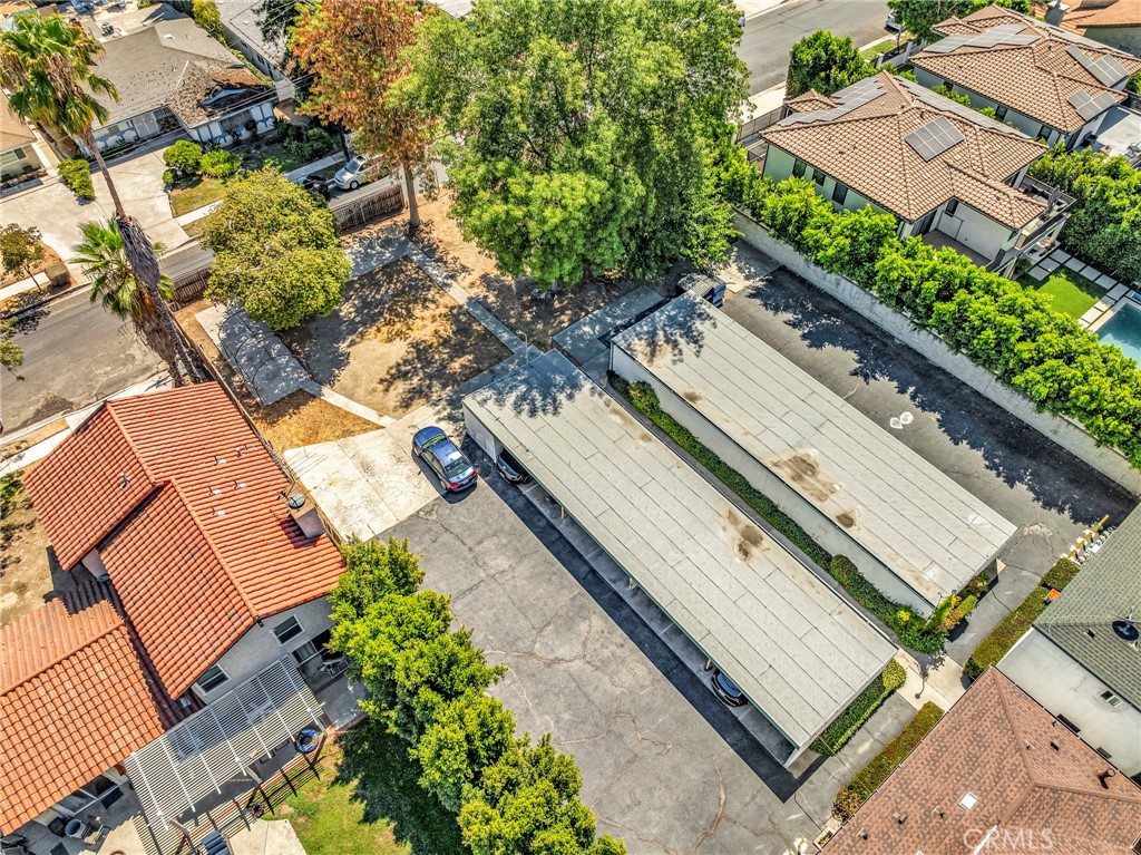 https://media.crmls.org/medias/7f5e66b4-af4b-4235-a939-215f694d1e84.jpg?preset=X-Large