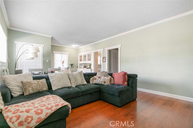 408 E Del Mar Boulevard, Pasadena CA: https://media.crmls.org/medias/7f5f8495-e4db-445d-bd80-5782ba805d93.jpg