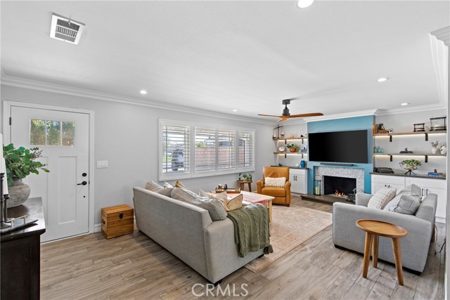 Detail Gallery Image 7 of 51 For 15551 Aulnay Ln, Huntington Beach,  CA 92647 - 3 Beds | 2 Baths