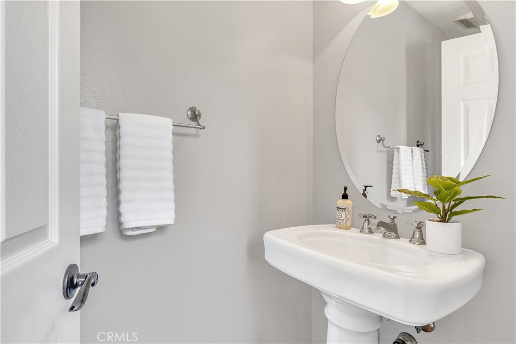 https://media.crmls.org/medias/7f610e3a-5612-4168-b086-0f3793d0bbca.jpg?preset=X-Large